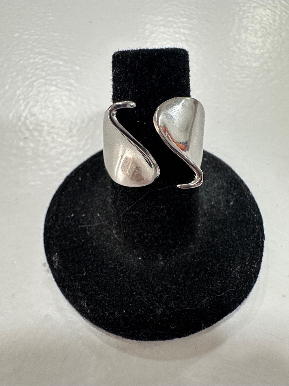 Bright polished silver ring, unique, Adjustable size 6-8 - Picture 9 of 9